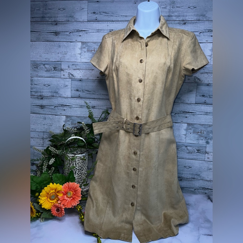 Ann Taylor size 4 tan faux suede long sleeved belted dress lined.